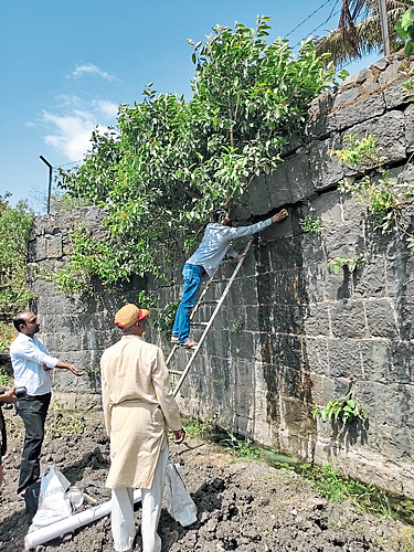 शिलालेखातून म्हाळुंगे इंगळेचा इतिहास उजेडात