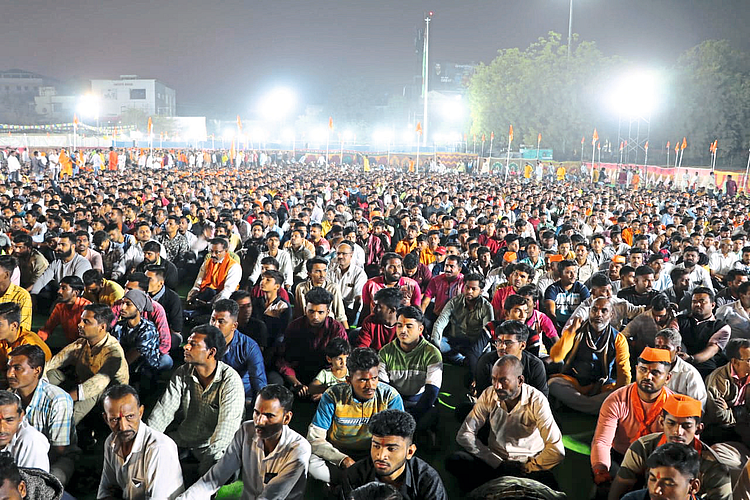 Jalgaon: People attended the meeting held at Shivtirtha by Hindu Janajagruti Samiti. Speaking in the second meeting, Suresh Chavanke