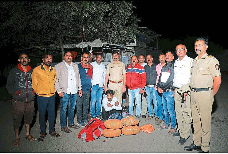 Dharangaon: Gutkha smuggling suspect along with Divisional Police Officer Rishikesh Rawale, Police Inspector Rahul Khatal etc