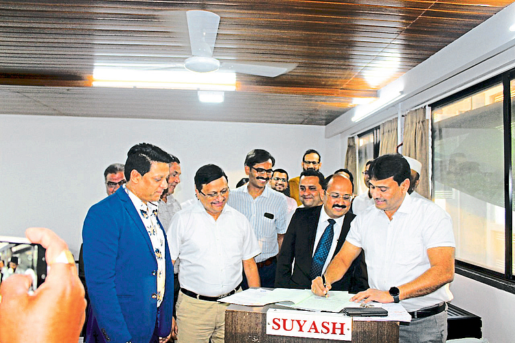Nashik News: health security cover provided to Saptshring Niwasini