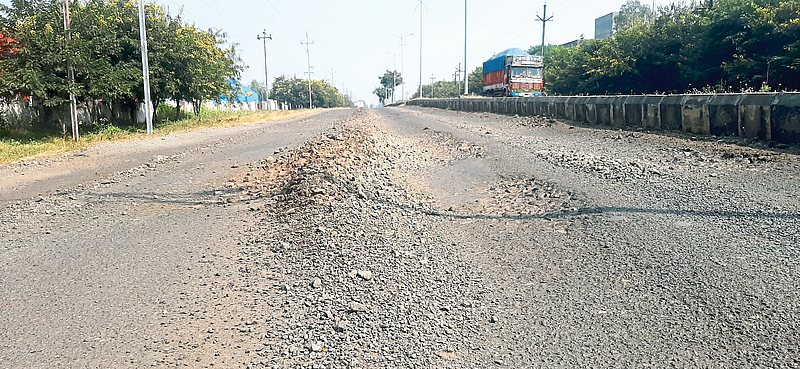 रस्ताच दाखवतोय एमआयडीसीचे वास्तव