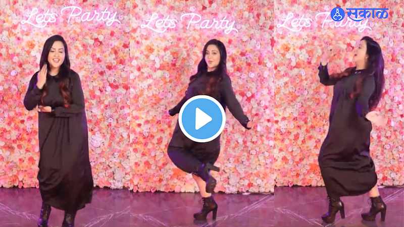 Amruta Fadanvis new dance video on song aaj mein ne mood bana liya hai hookstep challenge viral video