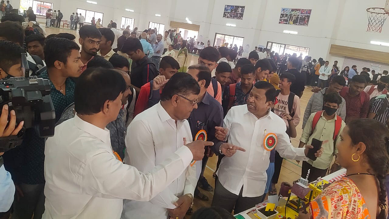 373 students from 24 schools participated in Science Festival Junnar