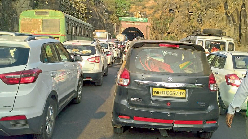 Khambatki Ghat traffic on holidays satara pune travel