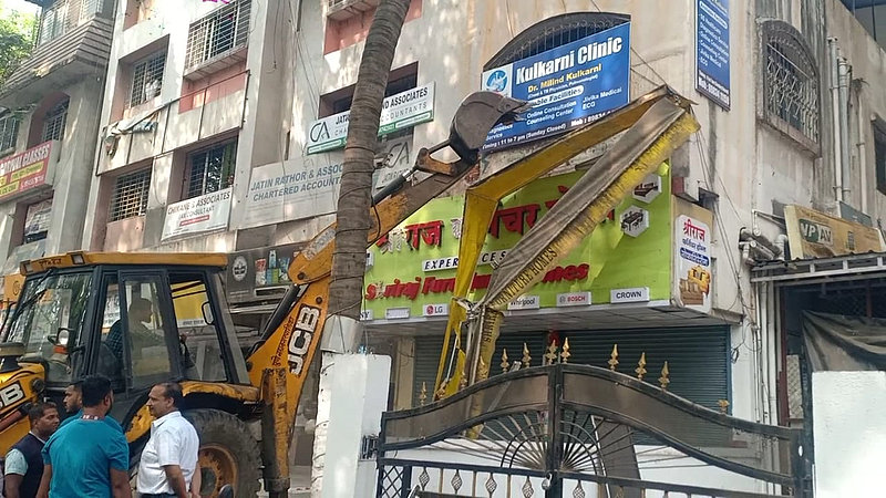 Action on encroachment on Vishrantwadi to Tingrenagar road pune