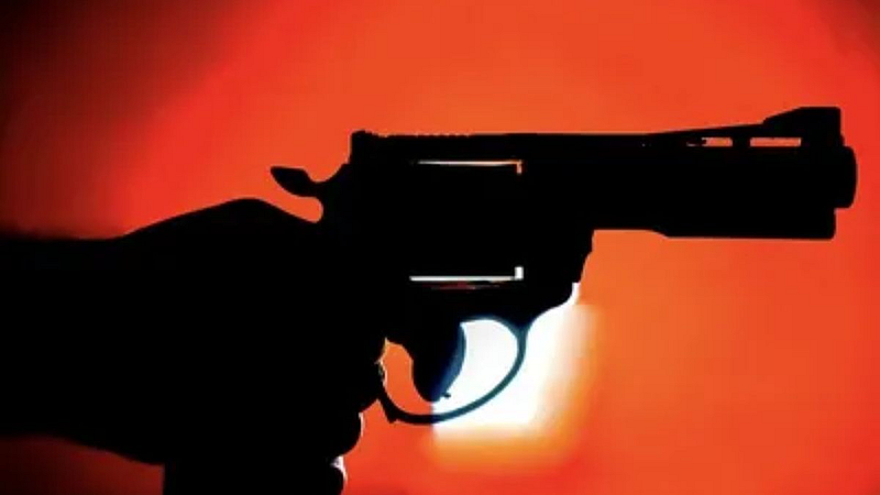 6 year old boy shoots teacher in us school