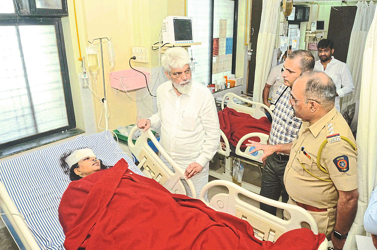 Sinner: Guardian Minister Dada Bhuse, former MLA Rajabhau Vaje, Uday Sangle, District Collector Gangatharan D while questioning the accident victims at Yashwant Hospital. Deputy Superintendent of Police Somnath Tambe
