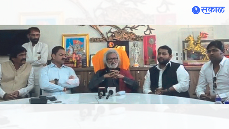 While giving information in the press conference, Prof. Jogendra Kawade. Neighboring MLA Kishore Patil, Jaideep Kawade, Raju More, Jagan Sonwane, Kishore Barwakar etc