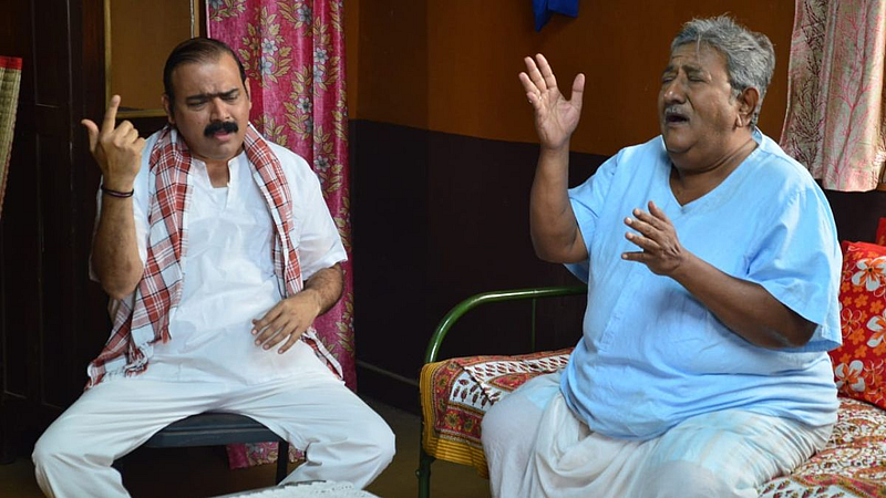 makarand anaspure and dilip ghare together in Post Office Ughad Aahe serial on sony marathi