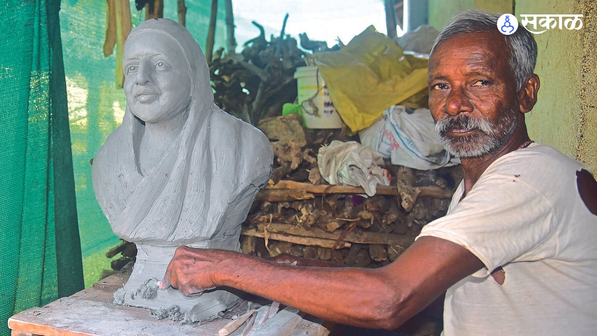 Tribal Culture Sculpture मूर्तीमधून आदिवासींच्या संस्कृतीचे दर्शन