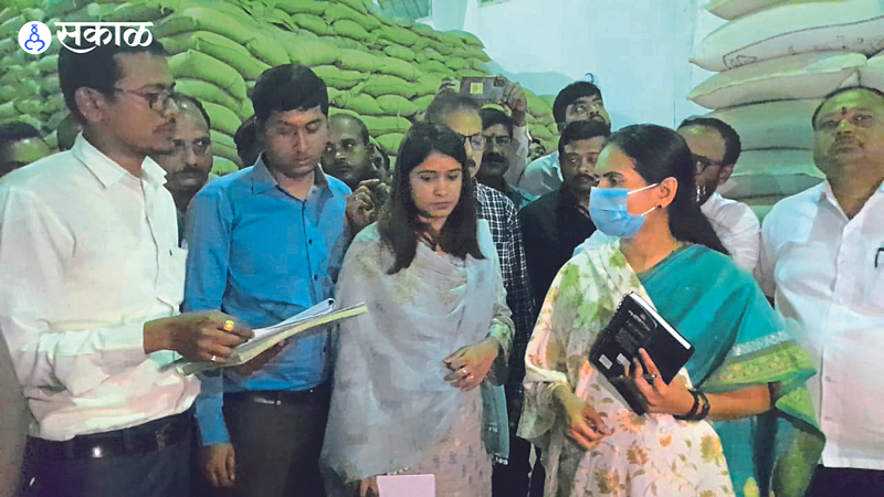 Union Minister of State for Health and Family Welfare Dr. Bharti Pawar while inspecting the godown of Food Corporation on Tuesday