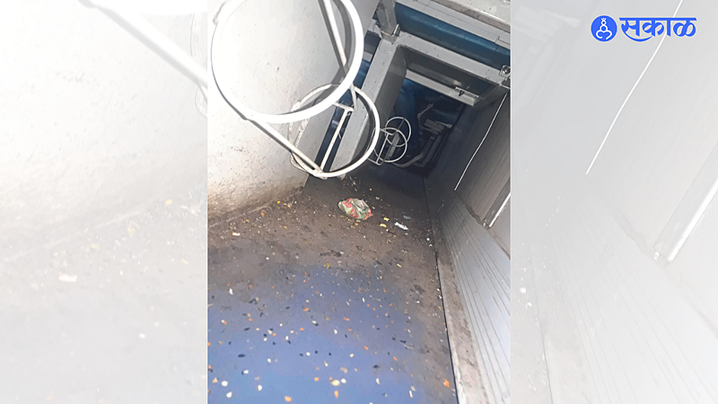 Garbage piled up under seats in Panchavati Express.