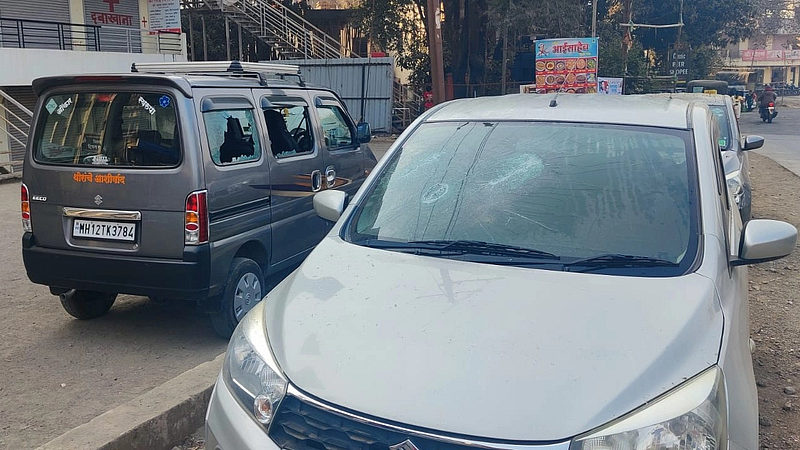 terror of criminals at Khadakwasla Six four-wheelers stolen and vandalized illegal businesses crime