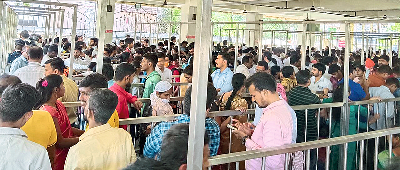 महागणपतीचे मंदिर भाविकांनी फुलले