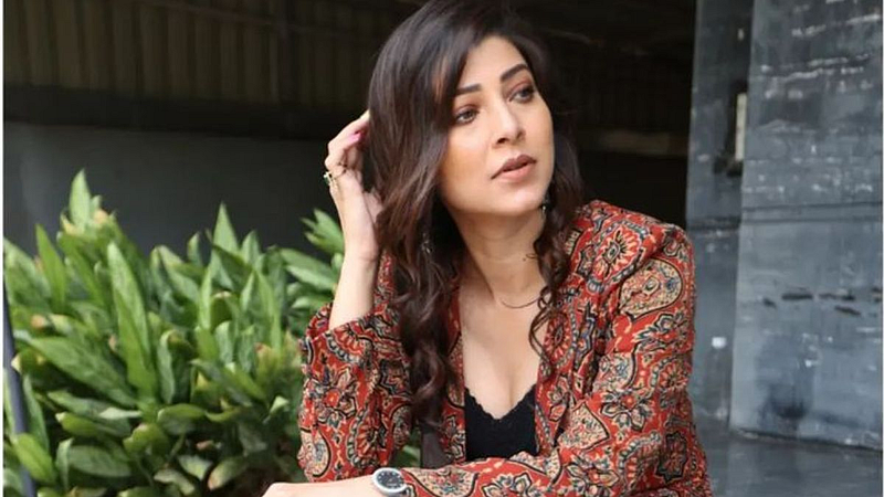 Tejaswini Pandit: मैत्रिणीची सेटिंग करायला गेली आणि स्वतःचीच...