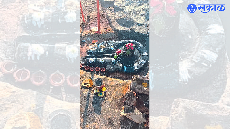 Chandanpuri : An ancient Shivling on the bank of Girna river