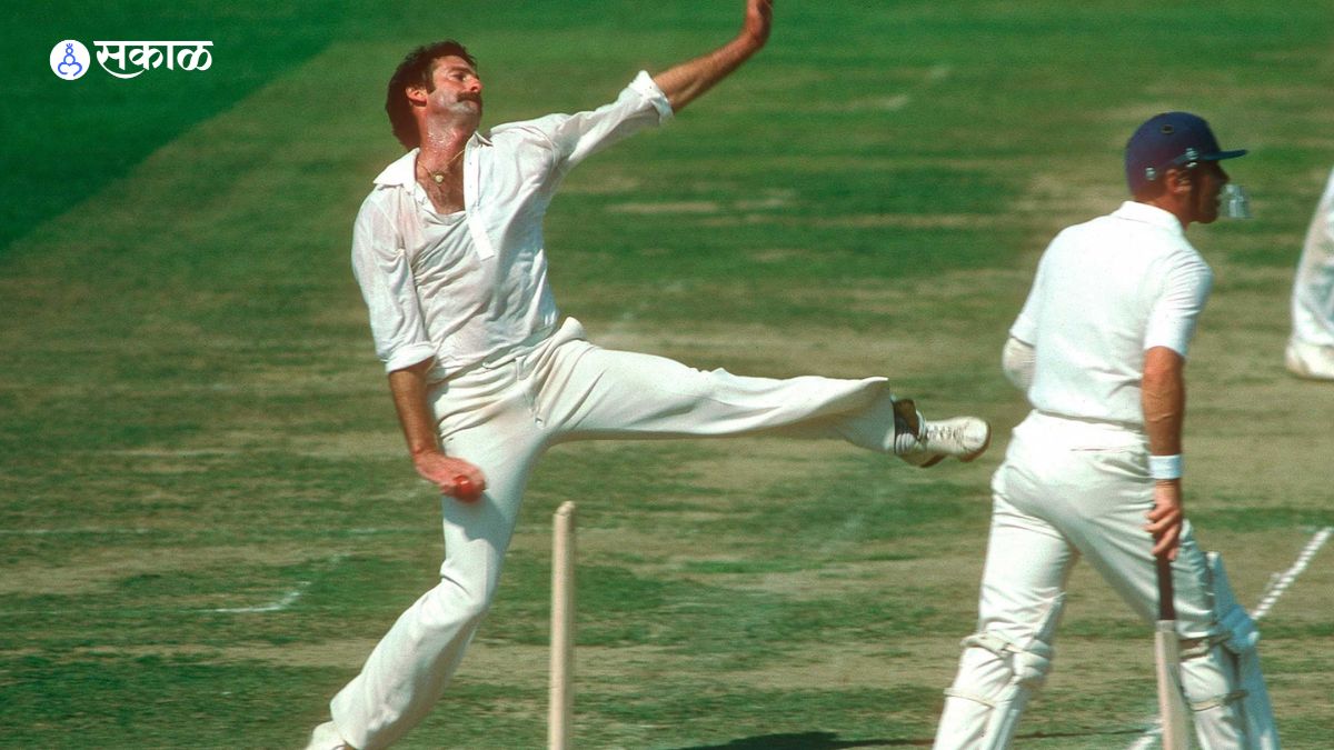 4 डेनिस लिली (Dennis Lillee)
ऑस्ट्रेलियाचे माजी वेगवान गोलंदाज डेनिस लिली हे आपल्या वेगासाठी जगविख्यात होते. मात्र तरी देखील त्यांनी एकदाही क्रिजची लाईन क्रोस केली नाही. त्यांनी आपल्या 70 कसोटी आणि 63 वनडे सामन्यांच्या कारकिर्दित एकदाही नो बॉल टाकला नाही.