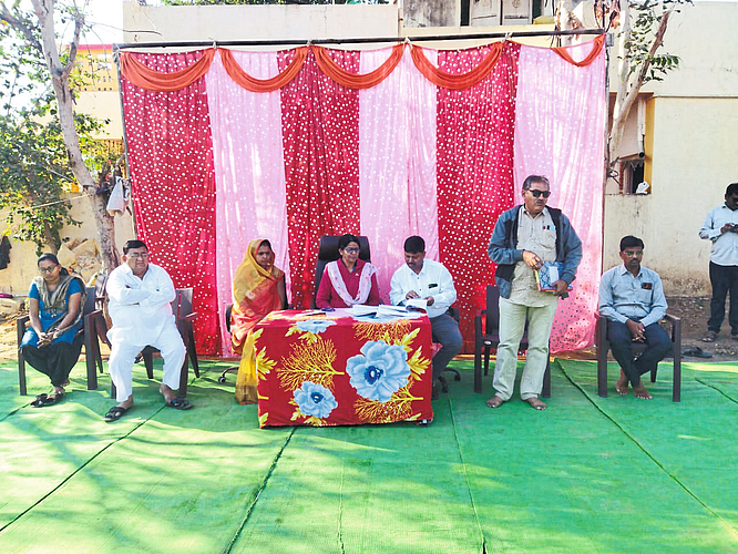 Vadhoda (Dt. Chopra): Provincial Officer Seema Ahire, Tehsildar Anil Gavit and Sarpanch, former Chairman Gokul Patil were present in the Gram Sabha