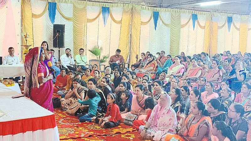 Amalner: Padmashri Rahibai Popere speaking at women's meeting.