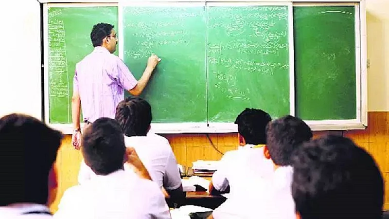 दिवाळी सुटीच्या परिपत्रकात पुन्हा बदल; शिक्षकांना 19 नोव्हेंबरला शाळेत यावे लागणार