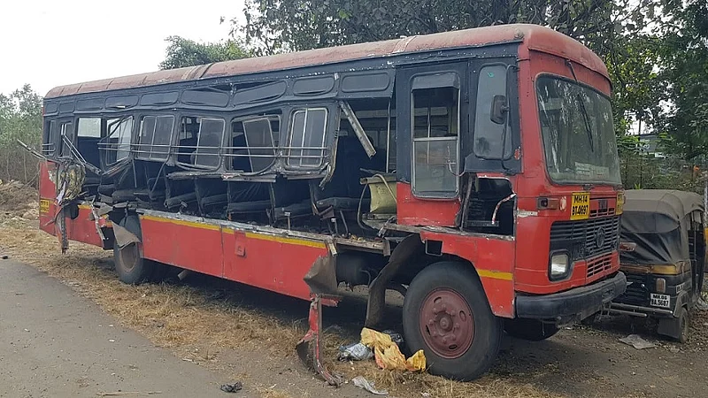 एक्स्प्रेस हायवेवरील एसटी बस अपघात चालकाच्या चुकीमुळेच! पोलिस तपासाअंती सत्य समोर