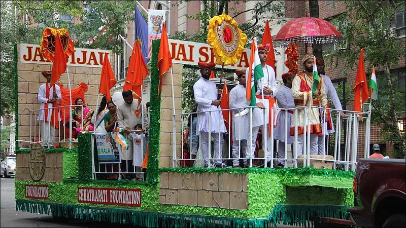 छत्रपतींच्या भव्य मिरवणूकीने न्यूयॉर्क झाले भगवेमय