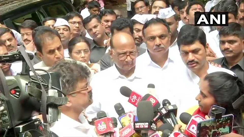 What exactly happened today Sharad pawar residence in mumbai