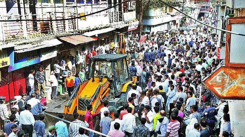 people gave warning to corporation to remove Encroachment