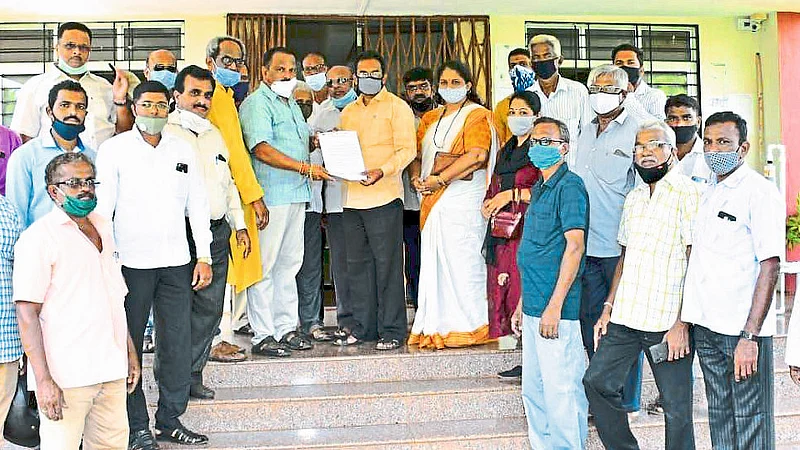 BJP Kisan Morcha Demands Immediate Compensation To Farmers
