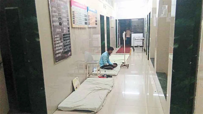 रत्नागिरी जिल्हा रुग्णालय तापसरीने फुल्ल