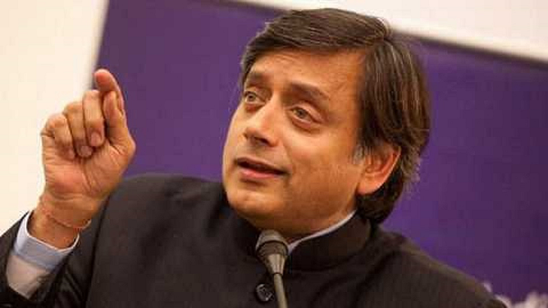 पाक महिला पत्रकारासोबत थरूर होते तीन रात्री एकत्र?
