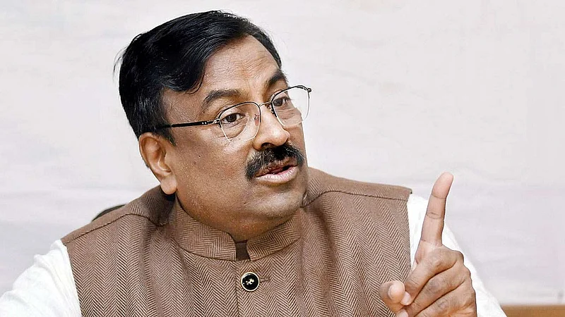 Maharashtra government has political Alzheimer said sudhir Mungantiwar