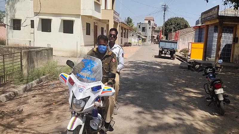 आई जाण्याचे दुःख बाजूला ठेऊन त्यांनी बजावले कर्तव्य