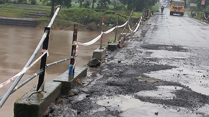 राजूर-पिंपरकणे पुलाची प्रतीक्षाच; 20 गावांना दळणवळणासाठी होडीचा आधार
