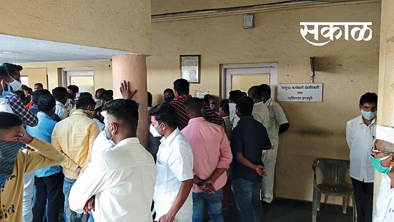 All-party closed door meeting on toll issues nashik marathi news
