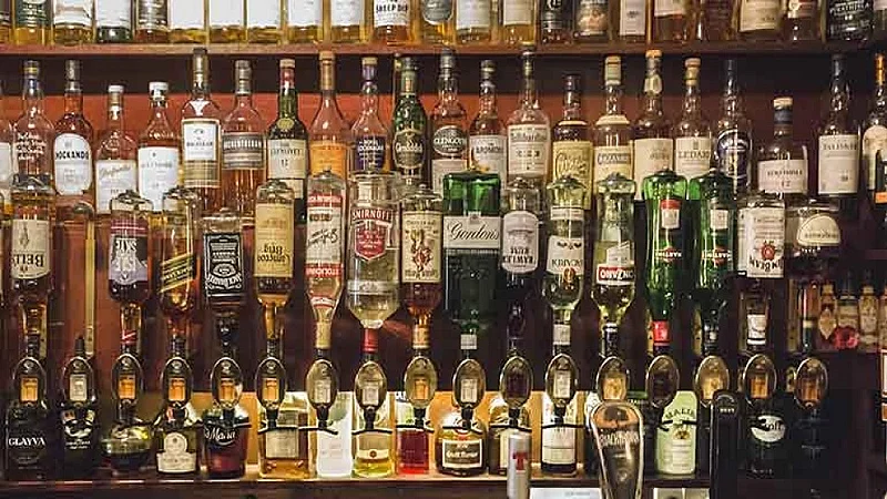 Allow the bar to start demanding hotel businessman