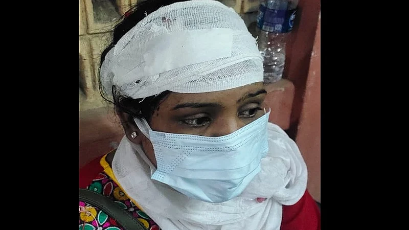 मास्क लावण्यास सांगणं क्लिनअप मार्शला पडलं महागात, डोक्यात घातला पेव्हर ब्लॉक