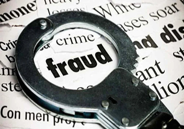 काळा पैसा बदलणाऱ्या बॅंक कर्मचाऱ्यावर गुन्हा