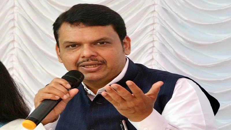 Planning of starting schools is failure said devendra fadanvis