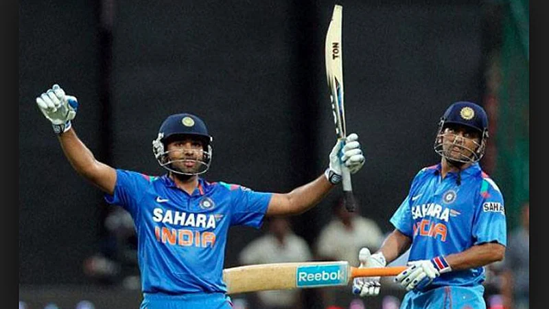 World Cup 2019 : धोनीचा 'हा' रेकॉर्ड मोडून रोहित शर्मा पहिल्या क्रमांकावर