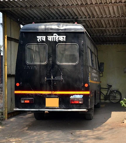 charged more money to transport dead body in shav vahika