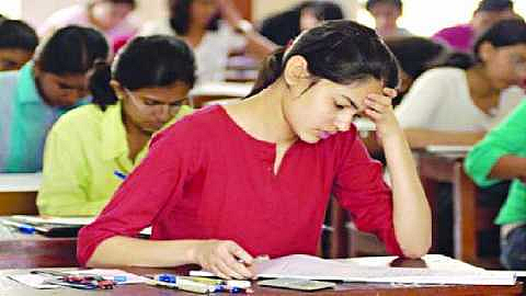 Question papers of Pune University arrived one to seven hours late