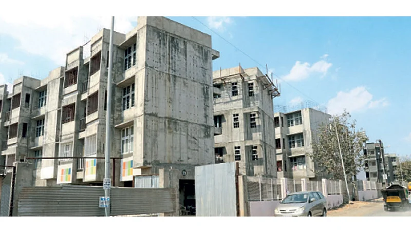 वाल्हेकरवाडी - प्राधिकरणाच्या वतीने उभारण्यात येत असलेला गृहप्रकल्प.