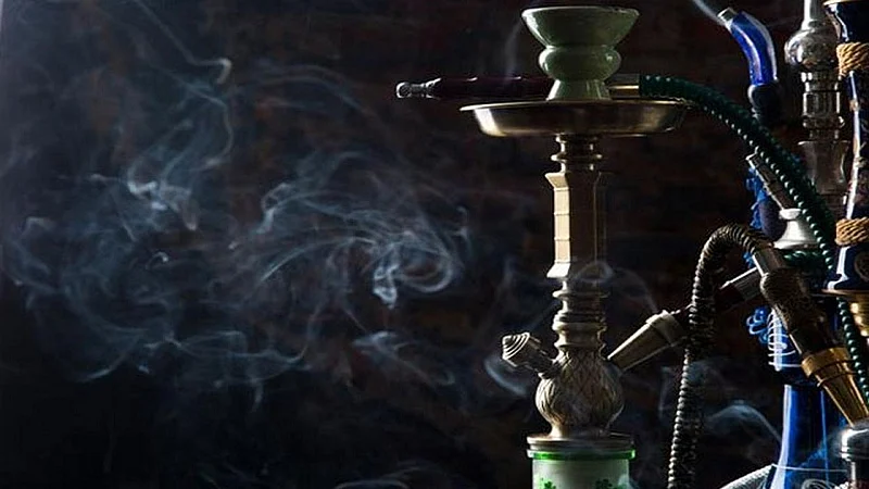 एकाच वेळी तब्बल दीड लाख लोकं घेऊ शकतील एवढा साडेतीन टनांचा हुक्का जप्त, मुंबई पोलिसांची मेगा कारवाई