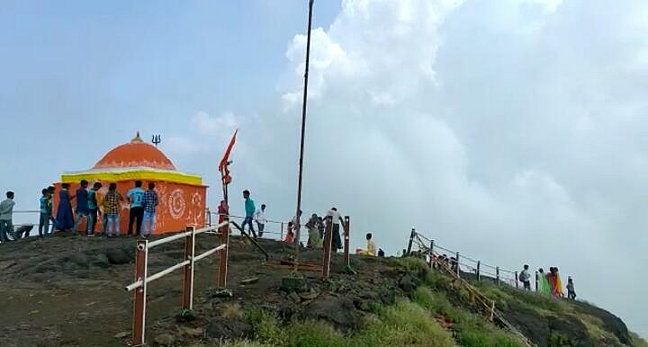 Devotees visited Kalsubai despite the corona