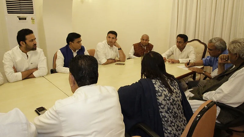 Madhya Pradesh political dispute between jyotiraditya Scindia and Kamalnath