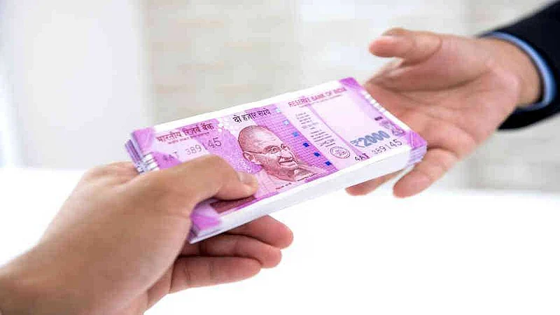 सातव्या राणीच्या कथित पुत्राने दाखविले "सात तारे'; व्यावसायिकाला सव्वा कोटीचा गंडा