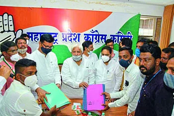 धुळे जिल्ह्यात तीन लाखांवर शेतकऱ्यांचा महाविरोध !