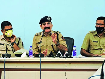 संकट कितीही असो पोलिसांचे मनोधैर्य, मनोबल उंचावलेलेच !