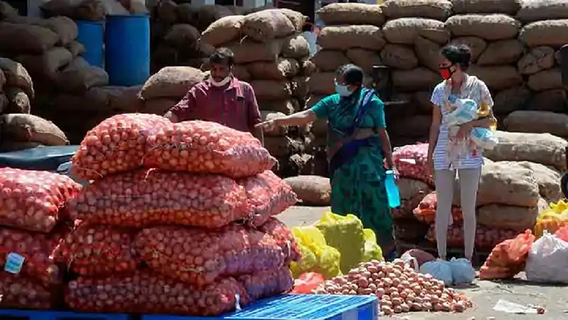 market yard onion rates crossed hundred rupees